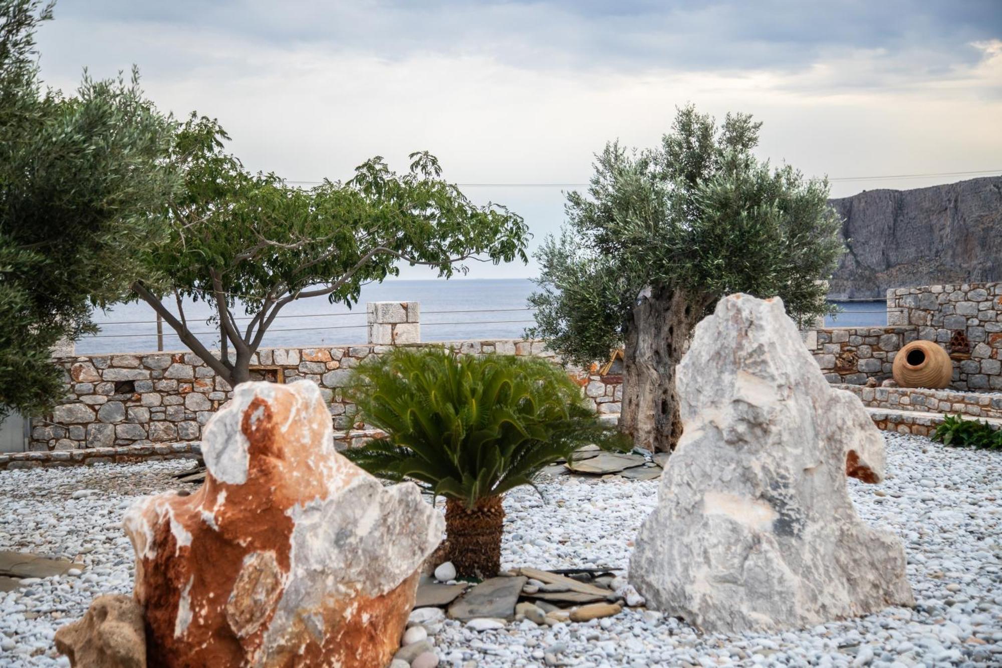 Апарт отель Armenopetra View Gerolimenas Agios Nikolaos  Экстерьер фото